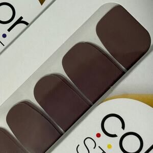 New Color Street “Upper East Side” Muted Crème Brown Nail Strips